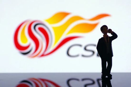 说罢，他也与刘家辉一样，一饮而尽。